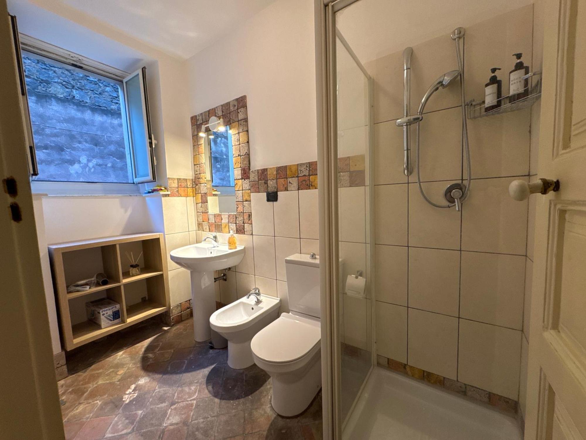 Apartment W Like On Hert Of Center *
